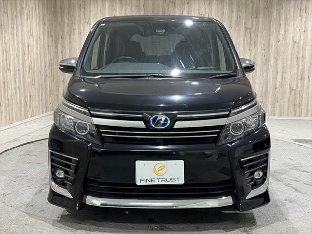 TOYOTA VOXY HYBRID 2017