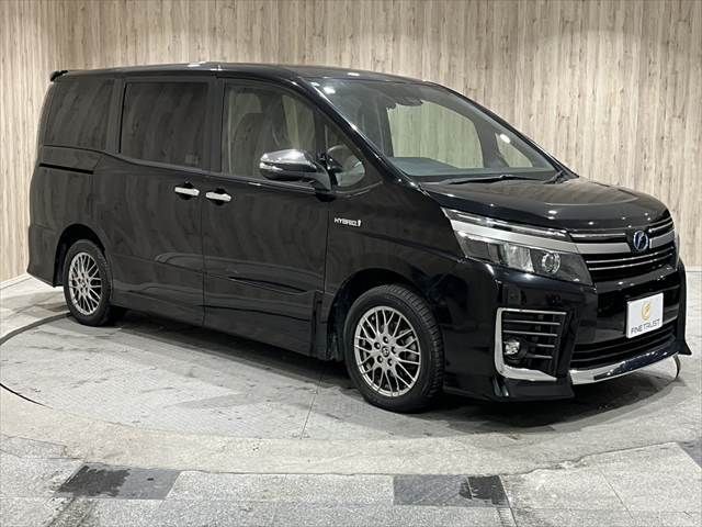 TOYOTA VOXY HYBRID 2017