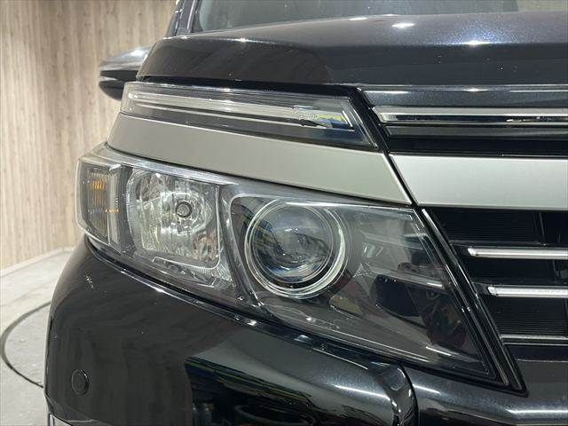 TOYOTA VOXY HYBRID 2017