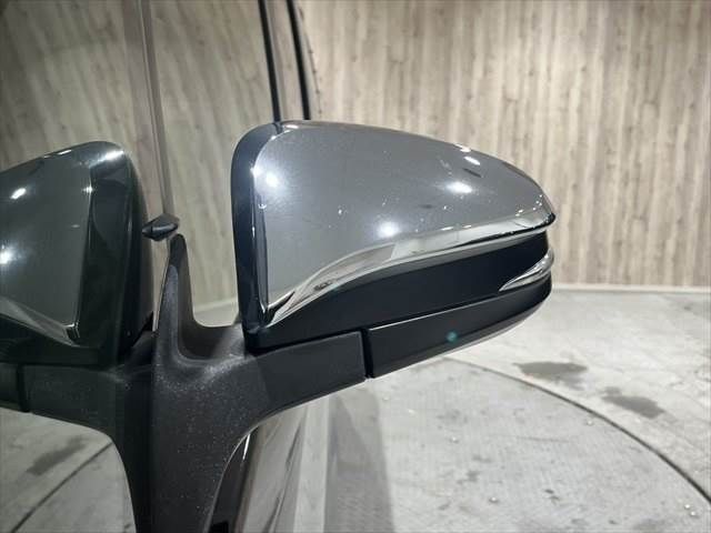 TOYOTA VOXY HYBRID 2017