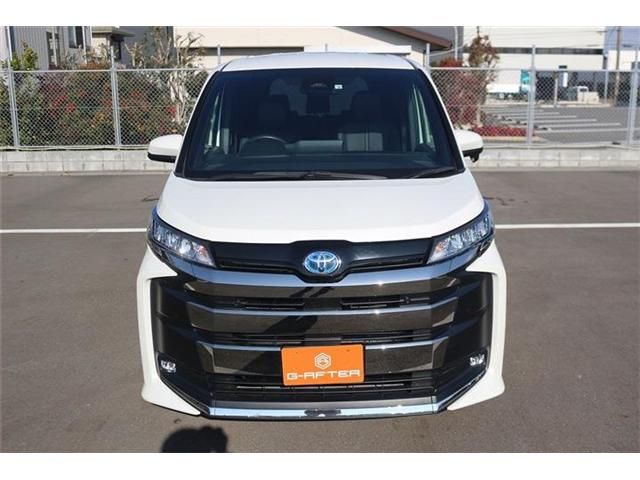 TOYOTA NOAH HYBRID 2022