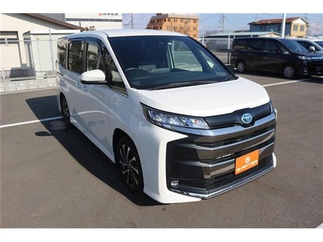 TOYOTA NOAH HYBRID 2022