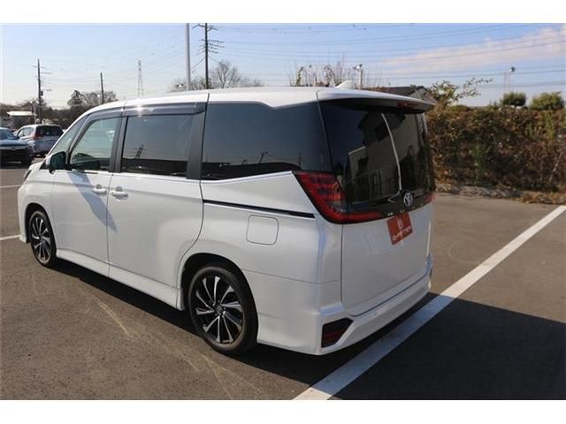 TOYOTA NOAH HYBRID 2022