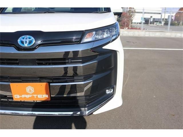 TOYOTA NOAH HYBRID 2022