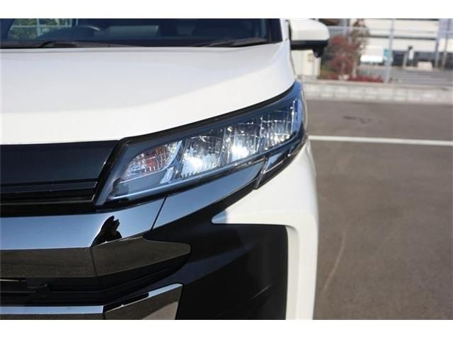 TOYOTA NOAH HYBRID 2022