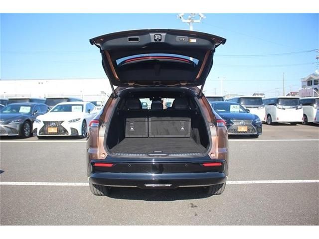 TOYOTA CROWN ESTATE 4WD 2025