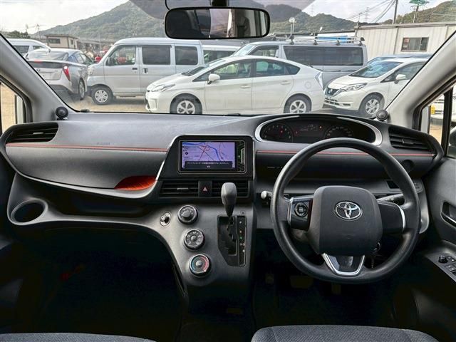TOYOTA SIENTA 2017