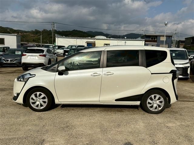 TOYOTA SIENTA 2017