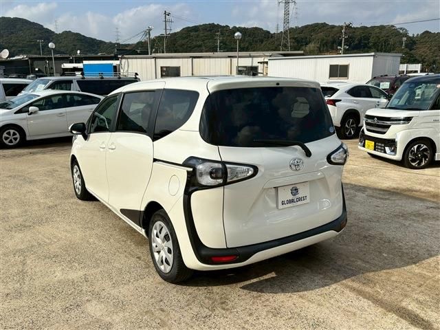 TOYOTA SIENTA 2017