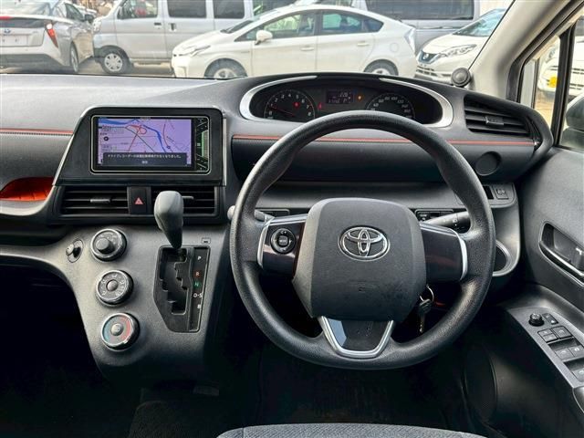 TOYOTA SIENTA 2017