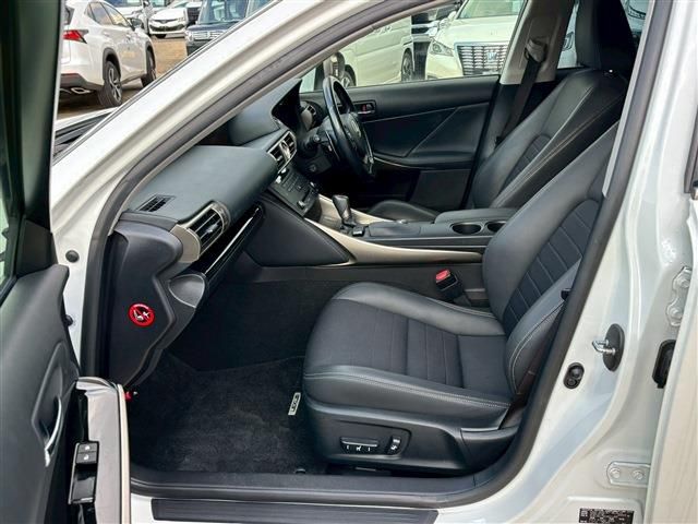 TOYOTA LEXUS IS300h 2015
