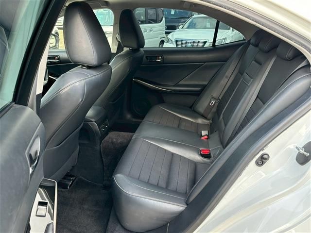 TOYOTA LEXUS IS300h 2015