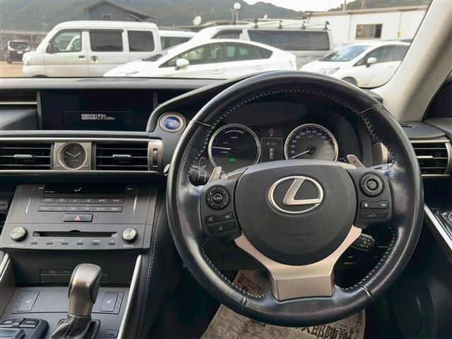 TOYOTA LEXUS IS300h 2015