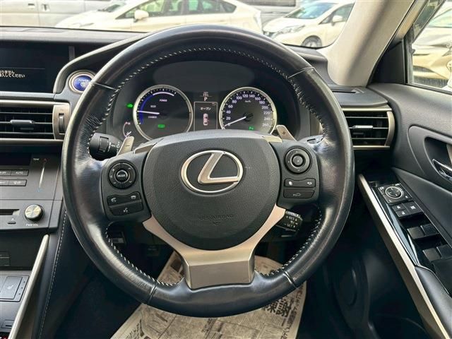 TOYOTA LEXUS IS300h 2015