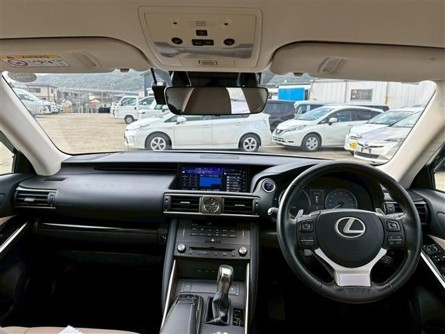 TOYOTA LEXUS IS300h 2018