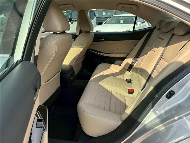 TOYOTA LEXUS IS300h 2018