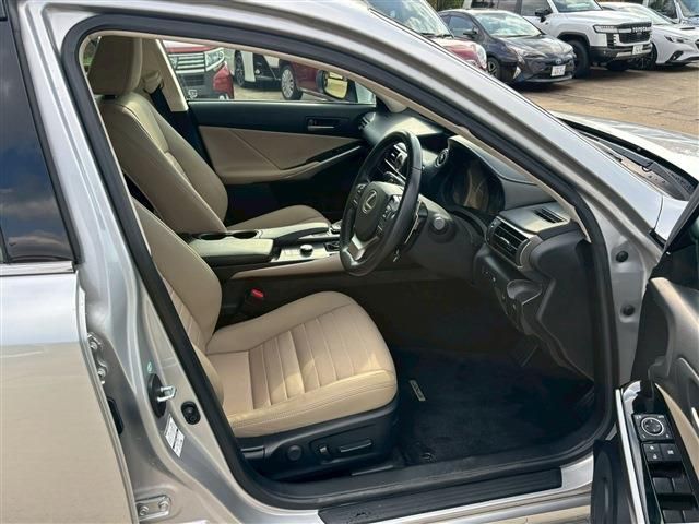 TOYOTA LEXUS IS300h 2018