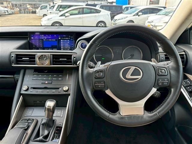 TOYOTA LEXUS IS300h 2018