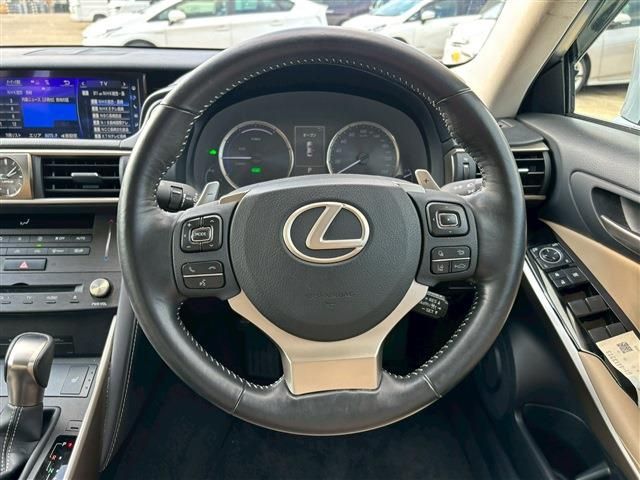 TOYOTA LEXUS IS300h 2018
