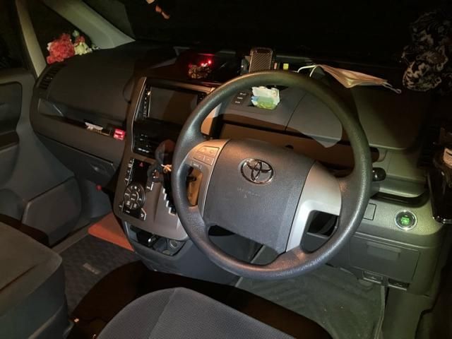 TOYOTA NOAH 2009