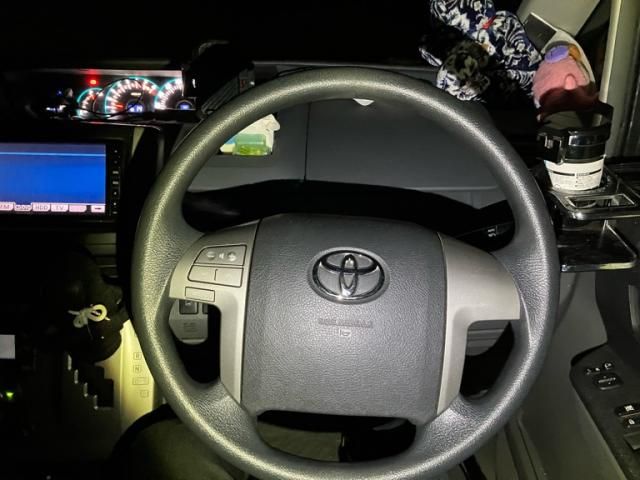 TOYOTA NOAH 2009