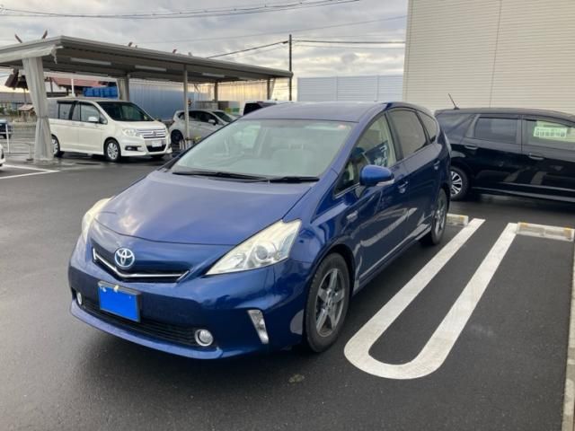 TOYOTA PRIUS Alpha 2012