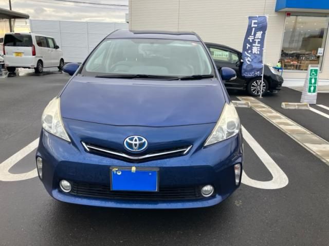 TOYOTA PRIUS Alpha 2012
