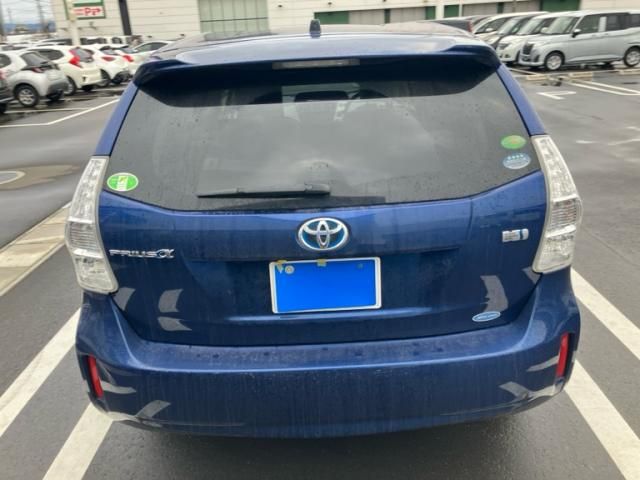TOYOTA PRIUS Alpha 2012