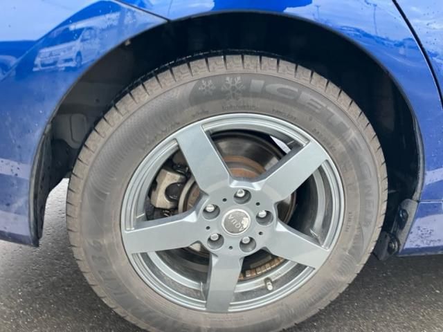 TOYOTA PRIUS Alpha 2012