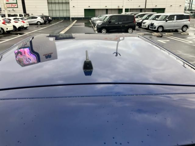 TOYOTA PRIUS Alpha 2012