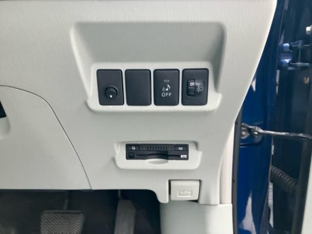 TOYOTA PRIUS Alpha 2012