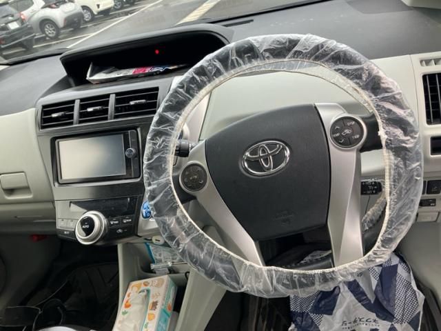 TOYOTA PRIUS Alpha 2012