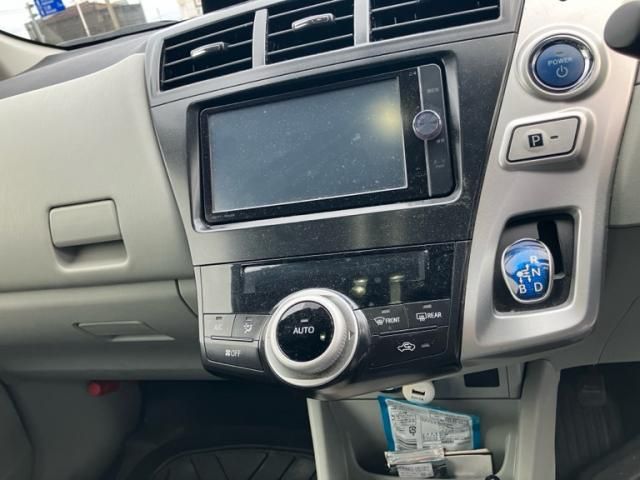 TOYOTA PRIUS Alpha 2012