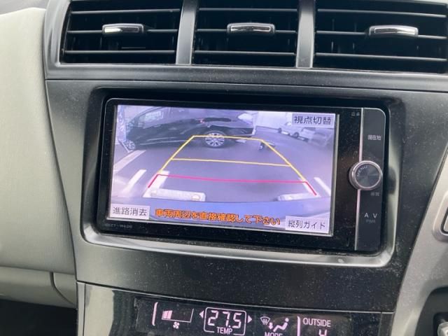 TOYOTA PRIUS Alpha 2012