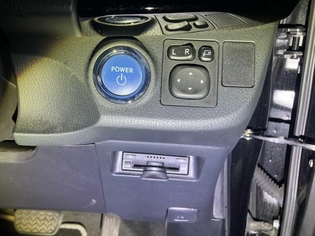 TOYOTA VITZ HYBRID 2019