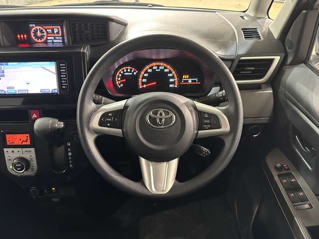 TOYOTA ROOMY 2017