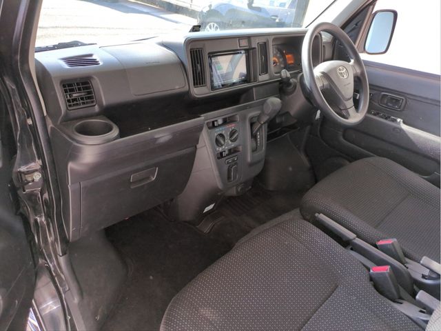 TOYOTA PIXIS van 2018