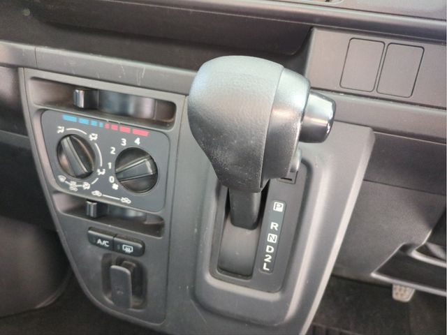 TOYOTA PIXIS van 2018