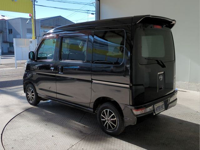 TOYOTA PIXIS van 2018