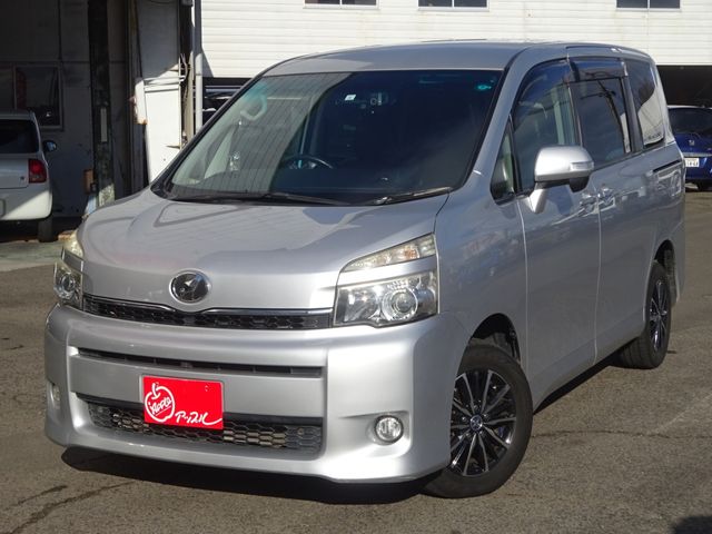 TOYOTA VOXY 4WD 2011