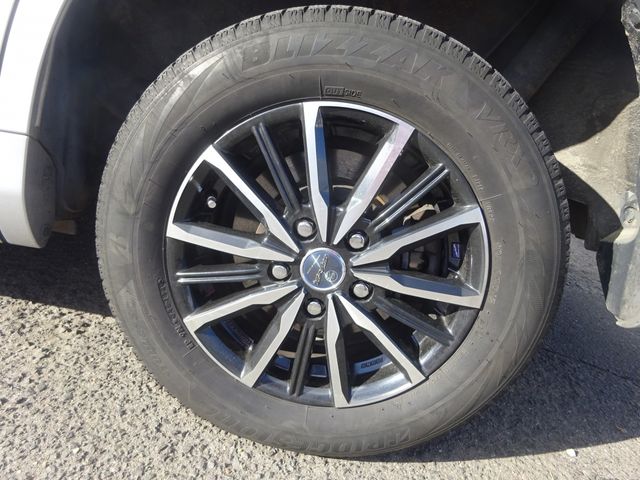 TOYOTA VOXY 4WD 2011