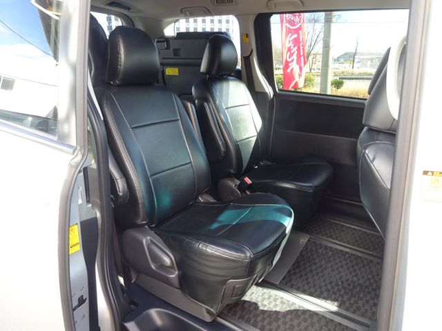 TOYOTA VOXY 4WD 2011