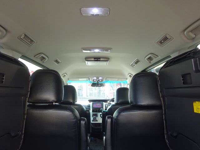 TOYOTA VOXY 4WD 2011