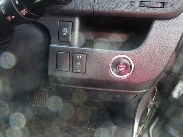 TOYOTA VOXY 4WD 2011