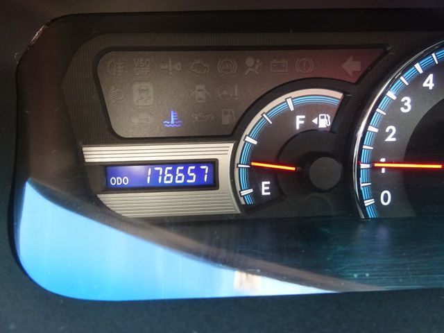 TOYOTA VOXY 4WD 2011