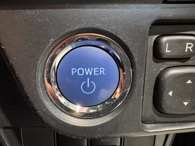 TOYOTA COROLLA FIELDER HYBRID 2018