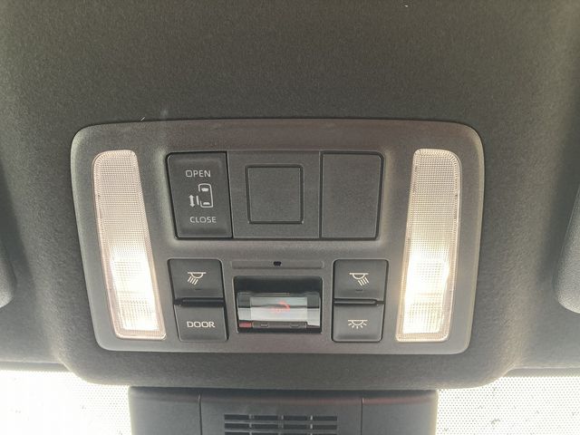 TOYOTA NOAH HYBRID 4WD 2025