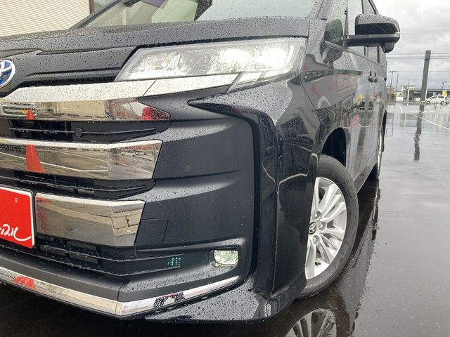 TOYOTA NOAH HYBRID 4WD 2025