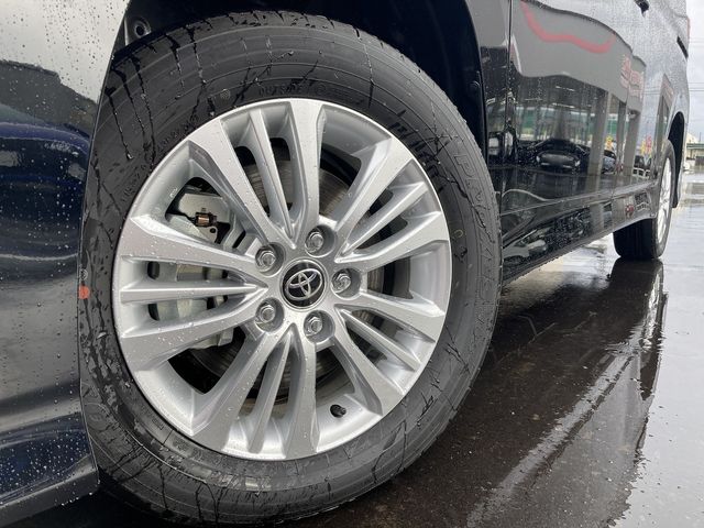 TOYOTA NOAH HYBRID 4WD 2025