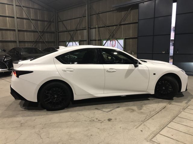 TOYOTA LEXUS IS500 2023